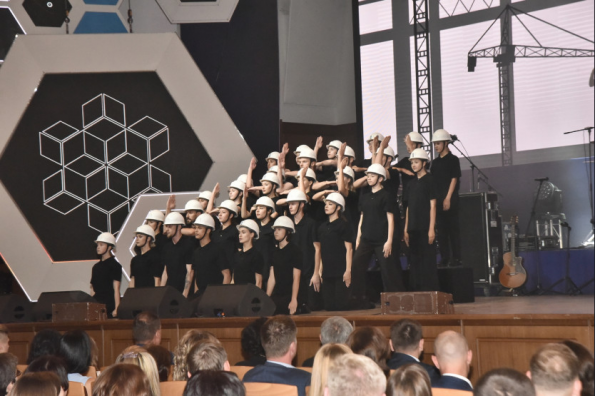 Вместе и в будни, и в праздники: Губернатор поздравил работников угледобывающей отрасли Новосибирской области с Днём шахтера