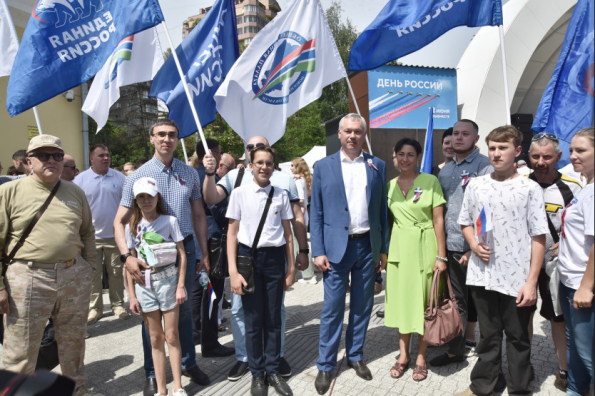 Андрей Травников: День России сегодня – праздник по-настоящему сильной и суверенной державы