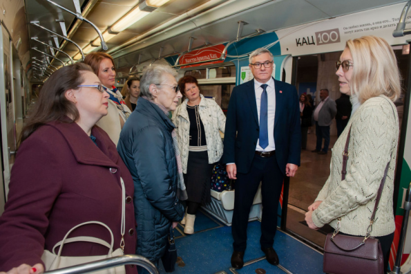 «Вся жизнь дирижера как музыка»: в новосибирском метрополитене открылась выставка к 100-летию Арнольда Каца