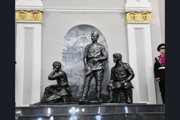 В День Героев Отечества в Новосибирской области открылись скульптурная композиция «Победители» и фотовыставка «История в лицах»