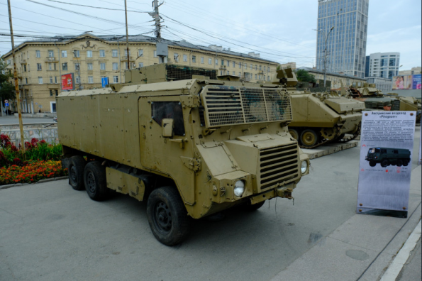 Выставка трофейной техники стран НАТО и их союзников открылась в центре Новосибирска