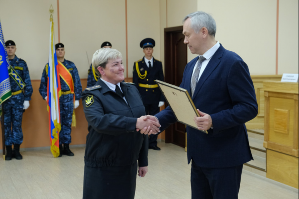 Губернатор поздравил судебных приставов региона с профессиональным праздником