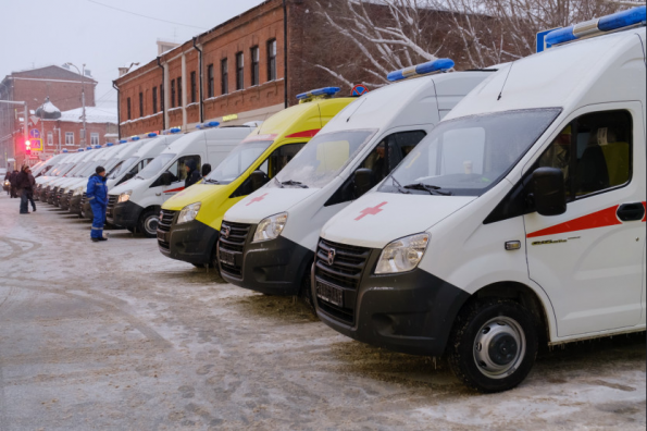 Тридцать четыре новых автомобиля скорой помощи отправили в больницы Новосибирской области