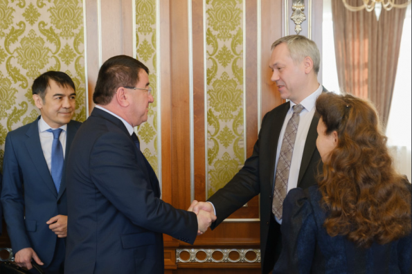 Губернатор Андрей Травников провел рабочую встречу с Хокимом Сурхандарьинской области Республики Узбекистан Турой Боболовым