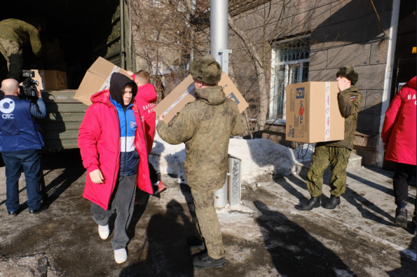 Андрей Травников: Важно наращивать масштаб и эффективность помощи в рамках проекта «Всё для Победы!»