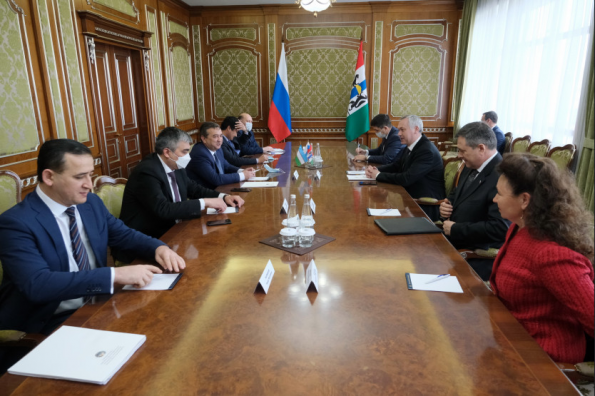 Губернатор Андрей Травников провел рабочую встречу с делегацией Республики Узбекистан