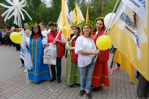 Макаронную башню построили новосибирцы в ходе акции «Международный день соседей»