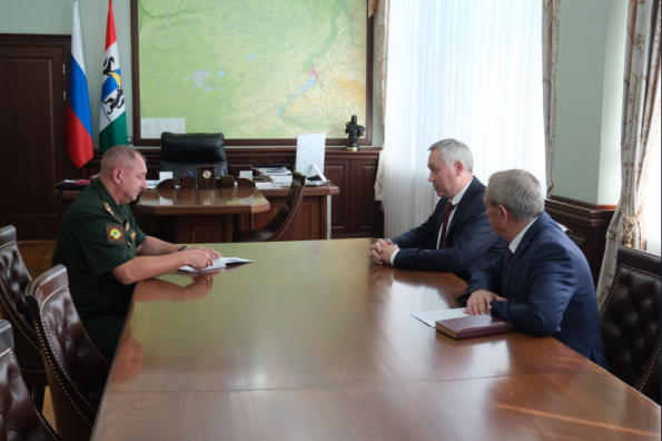 Губернатору представили нового начальника Новосибирского высшего военного командного ордена Жукова училища