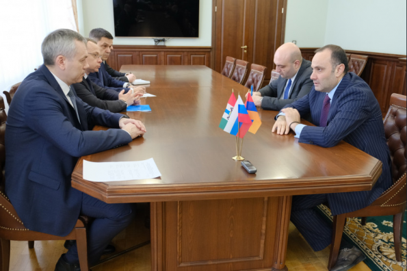 Губернатор Андрей Травников провёл рабочую встречу с Послом Армении в России Варданом Тоганяном
