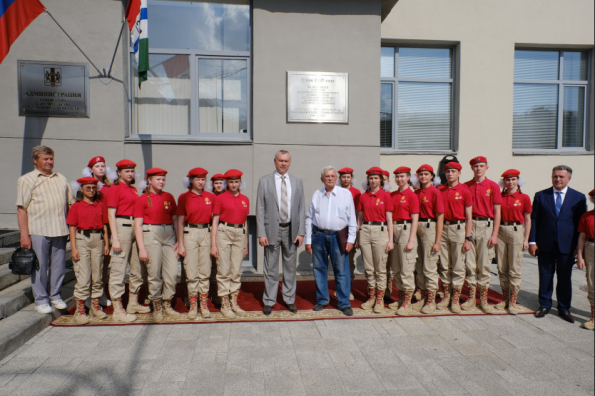 Мемориальная доска в честь бывшего главы Новосибирской области Михаила Кулагина открыта на здании Правительства региона