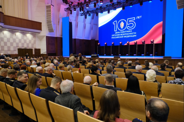 Андрей Травников поздравил сотрудников органов безопасности с профессиональным праздником