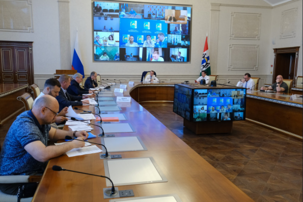 Мониторить в ежедневном режиме: первый замгубернатора Юрий Петухов заслушал отчеты о строительстве по каждому объекту первичного звена