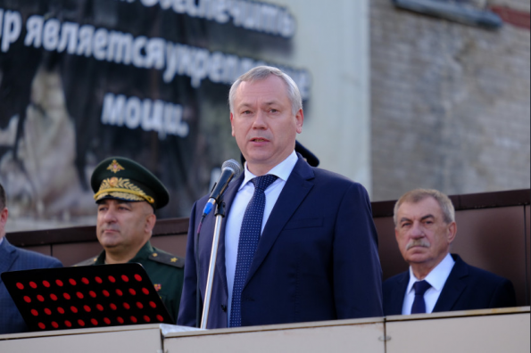 Губернатор Андрей Травников поздравил коллектив НВВКУ с началом нового учебного года