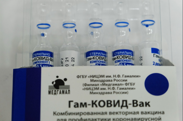 «Не стал дожидаться робота»: новосибирские министры прошли ревакцинацию от коронавируса