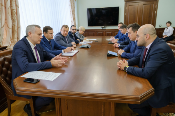 Губернатор Андрей Травников и президент ПАО «Мобильные ТелеСистемы» Алексей Корня обсудили дальнейшую работу по цифровому развитию региона