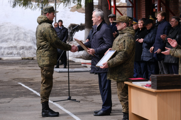 Андрей Травников поздравил военнослужащих войск ПВО с профессиональным праздником