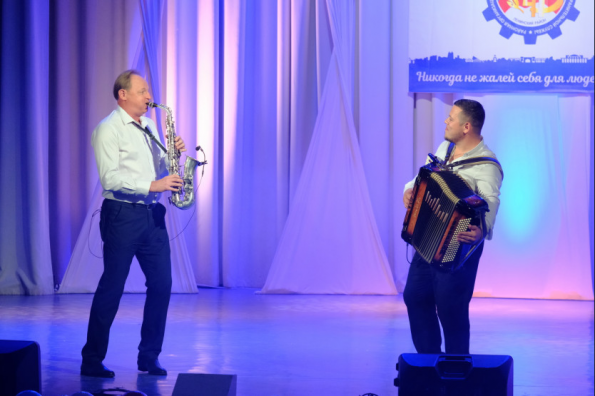 Губернатор Андрей Травников поздравил ветеранскую организацию Ленинского района Новосибирска с юбилеем