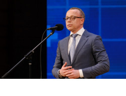 В преддверии Дня медицинского работника в Новосибирской области вручили награды медикам