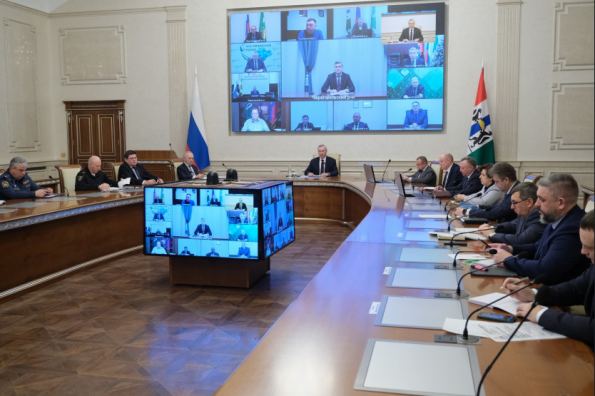 Андрей Травников поблагодарил сотрудников служб жизнеобеспечения за надёжную работу в праздники