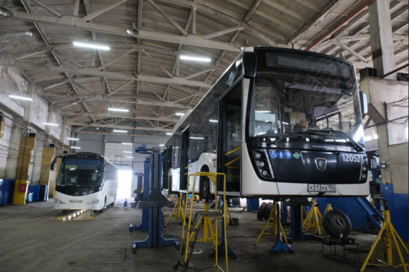 Андрей Травников обозначил основные задачи по развитию и обновлению парка общественного транспорта Новосибирска