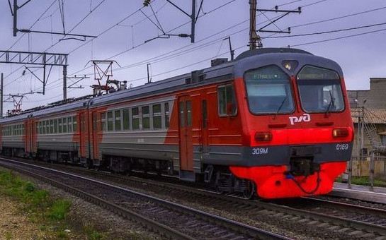 Выбрать до 1 октября: бесплатный проезд в электричке или денежную выплату могут получать ветераны труда и труженики тыла региона