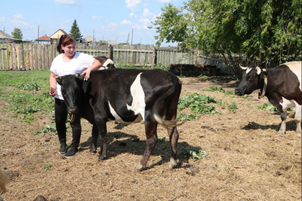 Поросята и маникюр: жители региона повышают свои доходы с использованием средств соцконтракта
