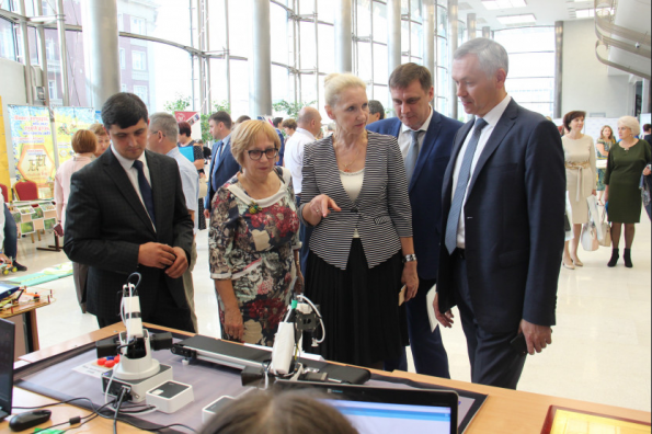 Глава региона приветствовал участников XVIII съезда работников образования Новосибирской области