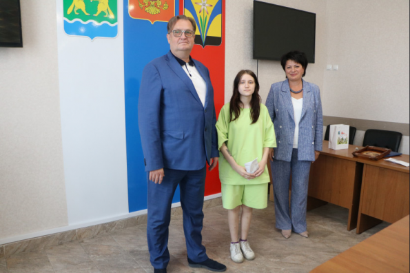 Больше на четыре счастливых новосела: в Искитиме вручены ключи от новых квартир детям-сиротам