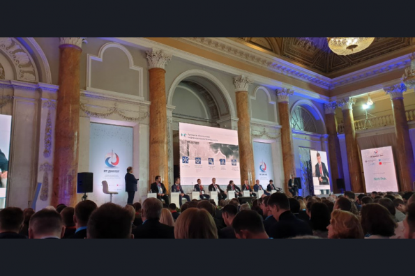 Первый замгубернатора Юрий Петухов принимает участие в работе международного форума «IT-Диалог»