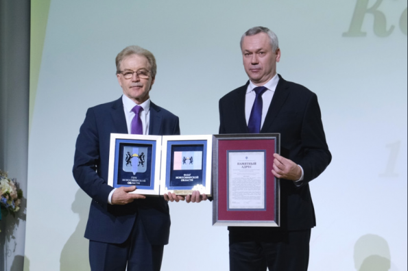 Губернатор Андрей Травников поздравил жителей Кольцово с 20-летием наукограда