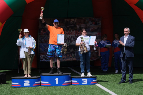 Андрей Травников приветствовал участников спартакиады «Сильные духом»