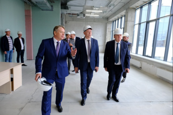 Губернатор Андрей Травников оценил ход строительства современного диспетчерского центра энергообъединения Сибири