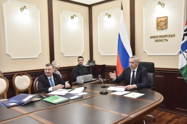 Детская площадка, новый ФАП, благоустройство дворов: Губернатор на личном приёме дал поручения по решению вопросов жителей области