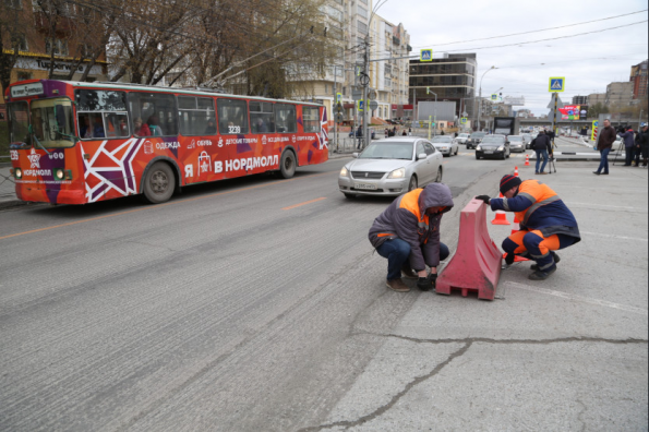 Улучшить качество ремонта дорог в Новосибирске и усилить контроль за выполнением работ подрядчиками необходимо мэрии областного центра