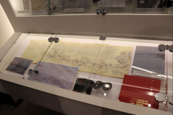 Фронтовой бинокль снайпера легендарной Безымянной высоты можно увидеть на выставке в Новосибирской области