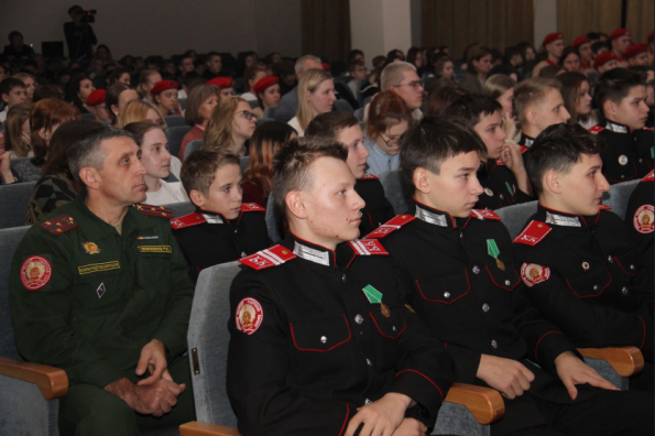 Около 400 человек приняли участие в памятной акции, посвященной подвигу Сибирской добровольческой гвардейской дивизии