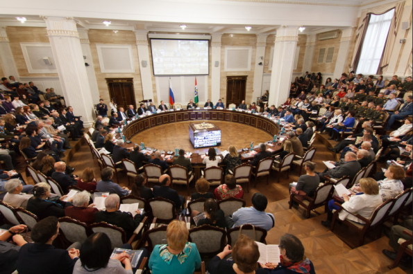 Масштабная конференция, посвященная 100-летию образования ВЛКСМ, начала работу в Новосибирской области