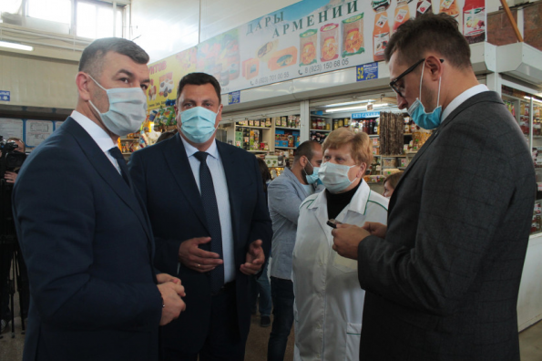 На рынках Новосибирска появились антисептики и разметка