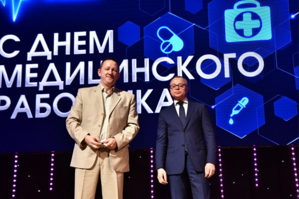 В преддверии Дня медицинского работника в Новосибирской области вручили награды сотрудникам отрасли