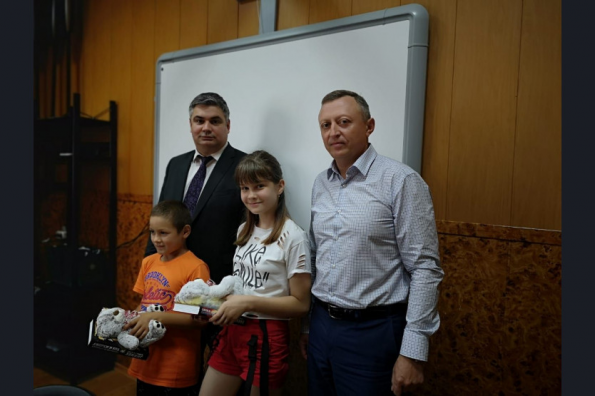 Замгубернатора Сергей Нелюбов оценил условия размещения иркутских детей в лагерях Новосибирской области