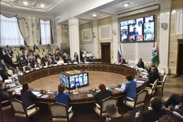 Губернатор Андрей Травников обозначил направления развития общественной сферы региона в 2024 году