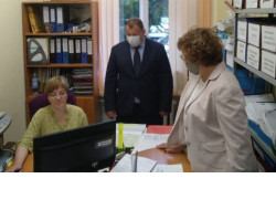 Робот Николай пришел в Центр соцподдержки: новые цифровые решения внедряются в социальную сферу региона