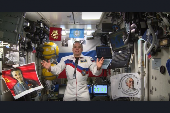 «Через тернии – к звездам»: космонавты поздравили новосибирских школьников с 1 сентября