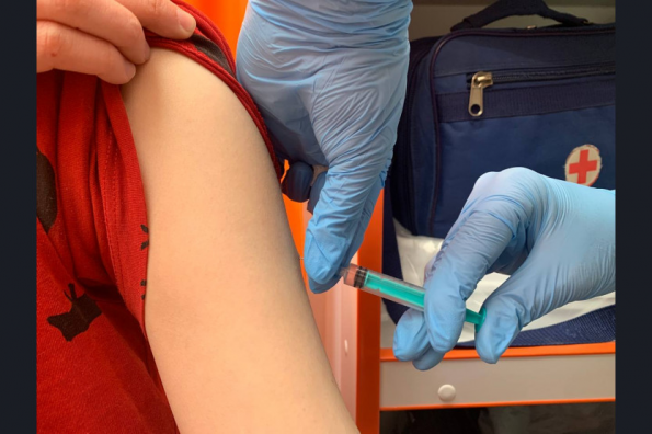 Привиться на рабочем месте: работников Центрального рынка вакцинировала от кори мобильная бригада