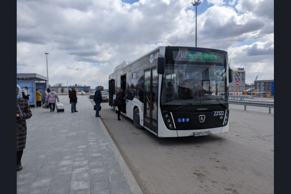 До аэропорта с комфортом и дешевле: по распоряжению Губернатора Андрея Травникова начал работать новый автобусный маршрут в Толмачево