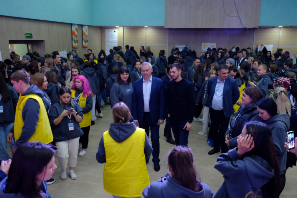 Губернатор Андрей Травников: Новосибирская область гордится проектами и инициативами молодежи региона