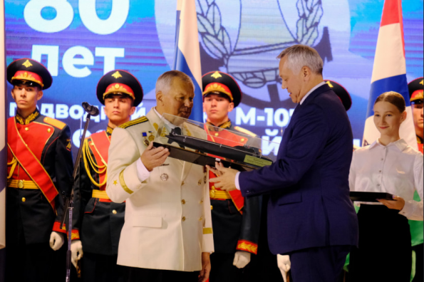 Андрей Травников поздравил новосибирцев с 80-летием присвоения легендарной подводной лодке имени «Новосибирский Комсомолец»