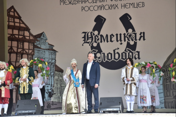 Губернатор Андрей Травников приветствовал гостей и участников VIII Международного фестиваля «Немецкая слобода-2023»