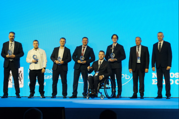Андрей Травников наградил победителей Национального конкурса ИТ-решений «ПРОФ-IT. Инновация»