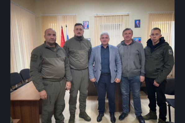 Гуманитарный груз и более 2,5 тысяч кубометров лесоматериала переданы от Новосибирской области на передовую